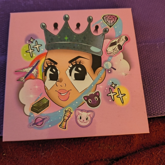 Eyeshadow Palette with Purple and Gold Shades - Picture 11 of 15